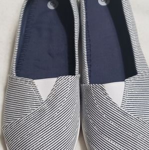SOLD!!!!!   Brand New Dress Barn Navy Sneaker Slip Ons in Size 9